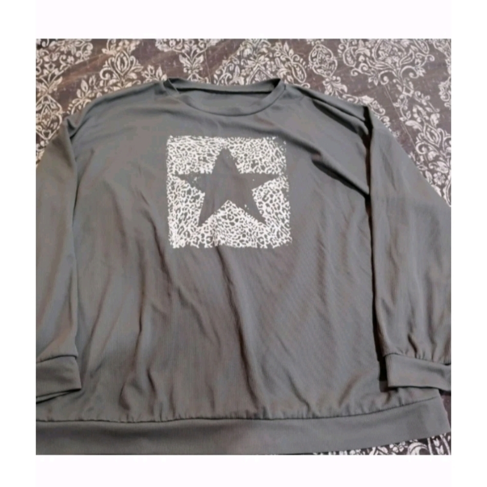 SHEIN Gray Sweatshirt with Star Design